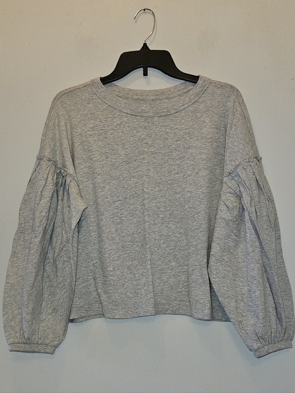 Aerie Light Gray Balloon Sleeve Top